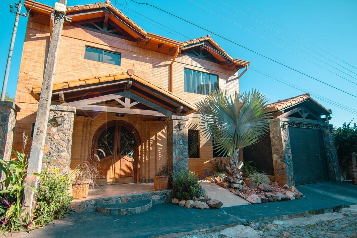 Casa — 3 dorm. — Vista Alegre — 2/5