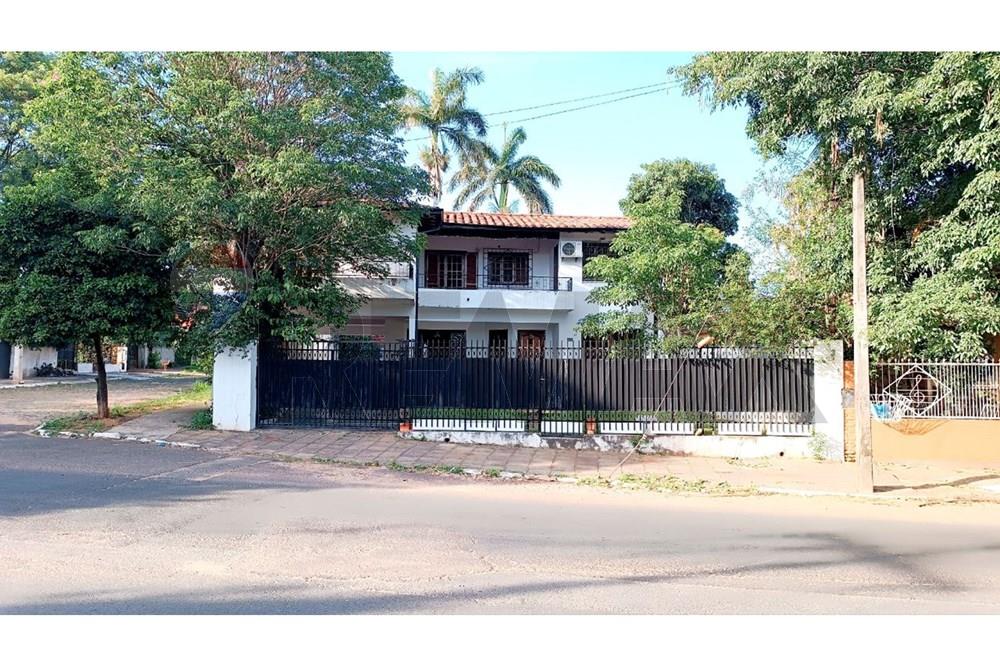 Casa — 5 dorm. — Fernando De La Mora — 3/5