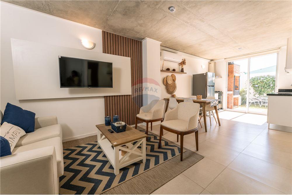 Casa — 2 dorm. — Loma Merlo — 2/5