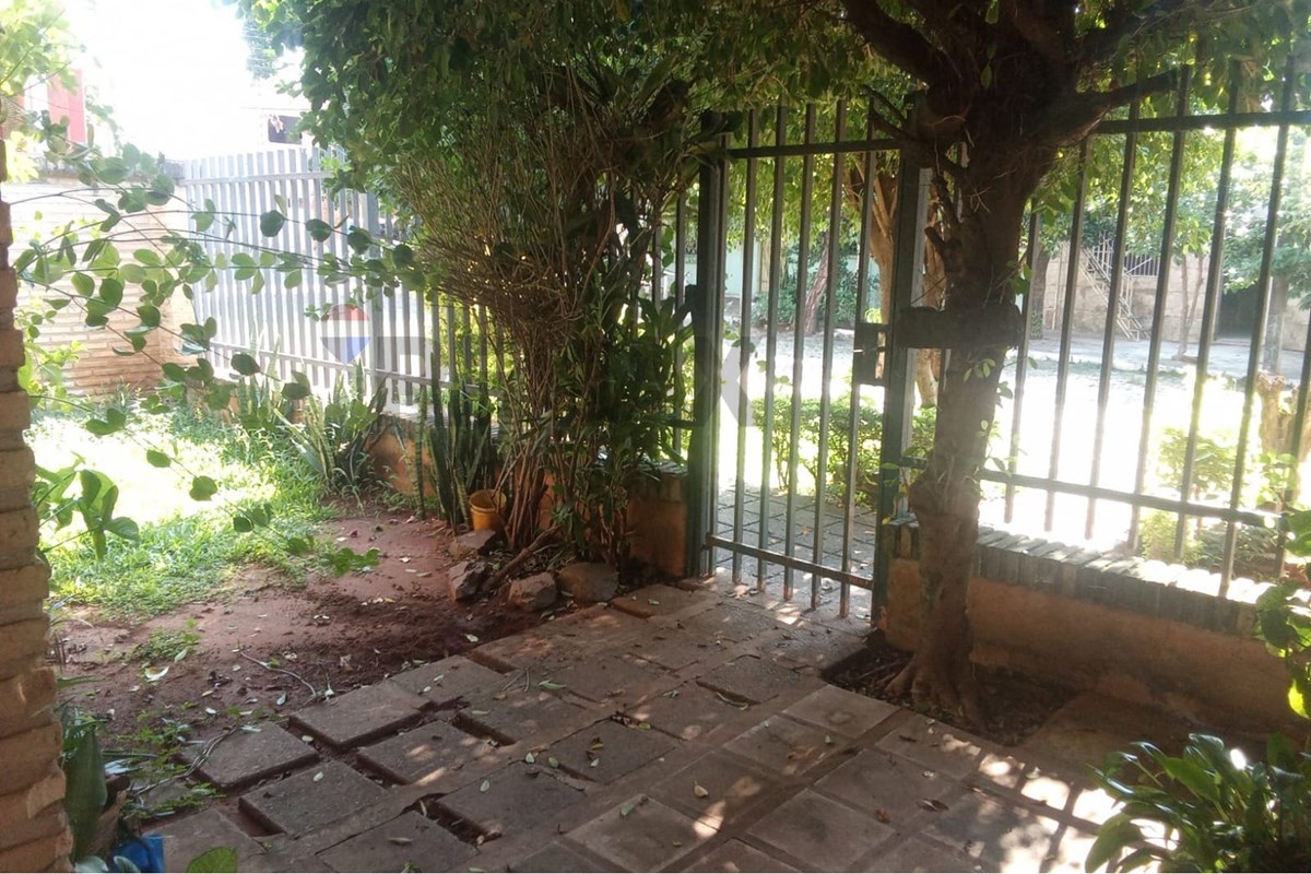 Casa — 3 dorm. — Fernando De La Mora — 4/5