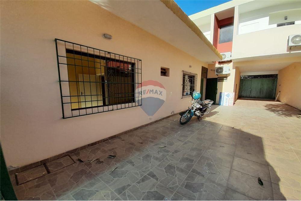 Casa — 2 dorm. — Luque — 5/5