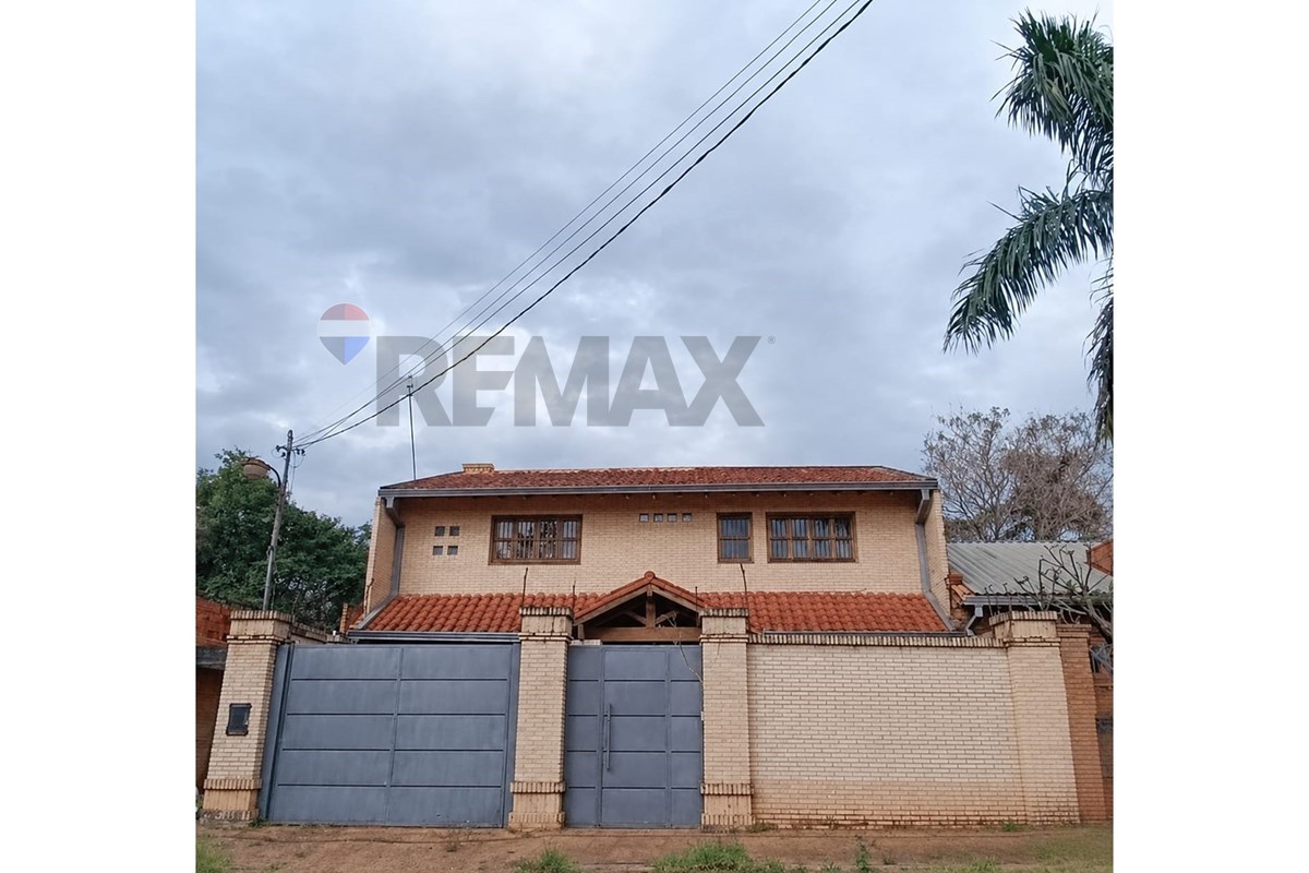 Casa — 3 dorm. — Primer Barrio — 2/5