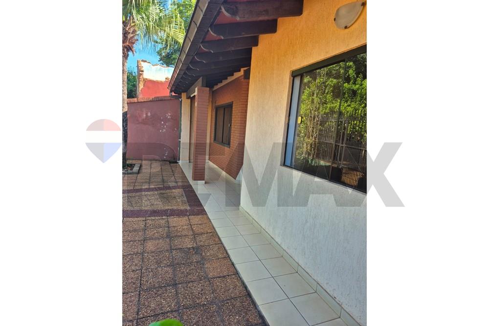 Casa — 4 dorm. — Itauguá — 2/3