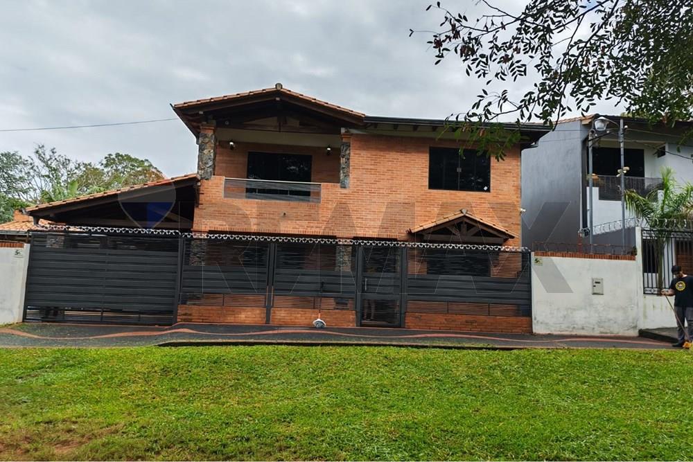 Casa — 3 dorm. — Centro — 1/5