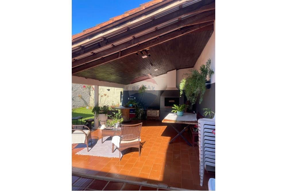 Casa — 2 dorm. — Encarnación — 2/5