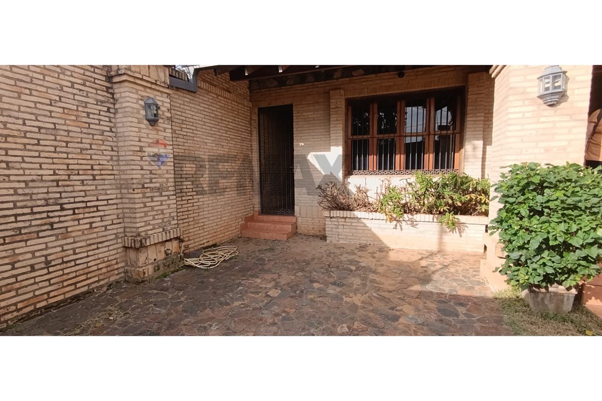 Casa — 3 dorm. — Primer Barrio — 5/5