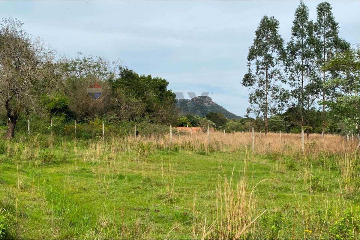 Terreno en esquina en Mbatoví, foto 1