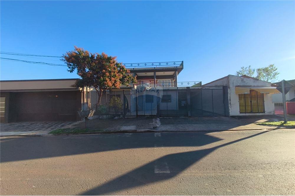 Casa — 4 dorm. — Encarnación — 1/5