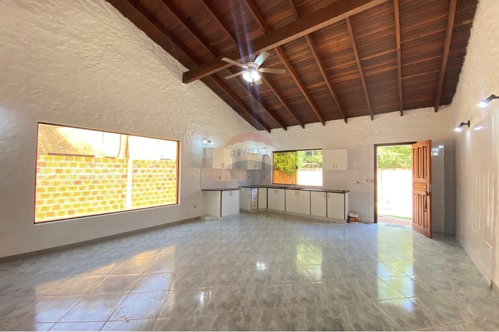 Casa — 2 dorm. — Lambaré — 5/5