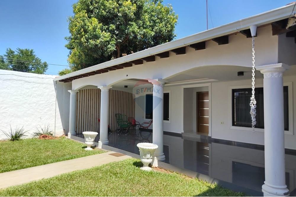 Casa — 3 dorm. — Julián Augusto Saldivar — 1/5