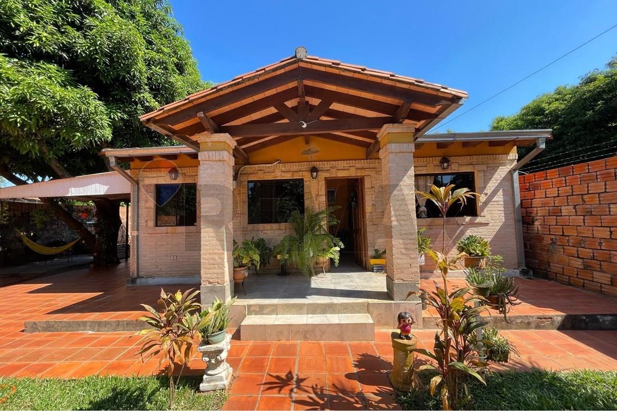 Casa — 3 dorm. — San Lorenzo — 5/5