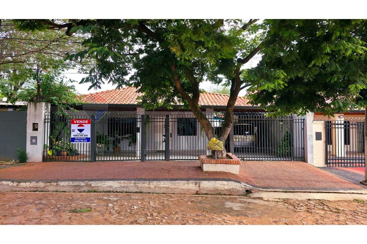 Casa — 4 dorm. — Lambaré — 2/5