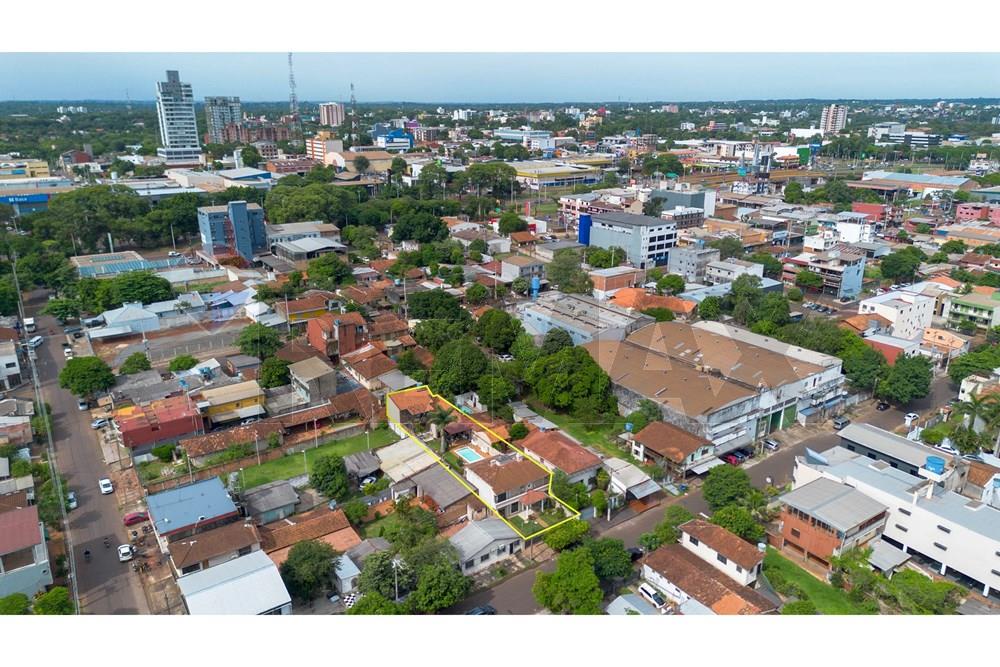 Casa — 8 dorm. — Ciudad Del Este — 4/5