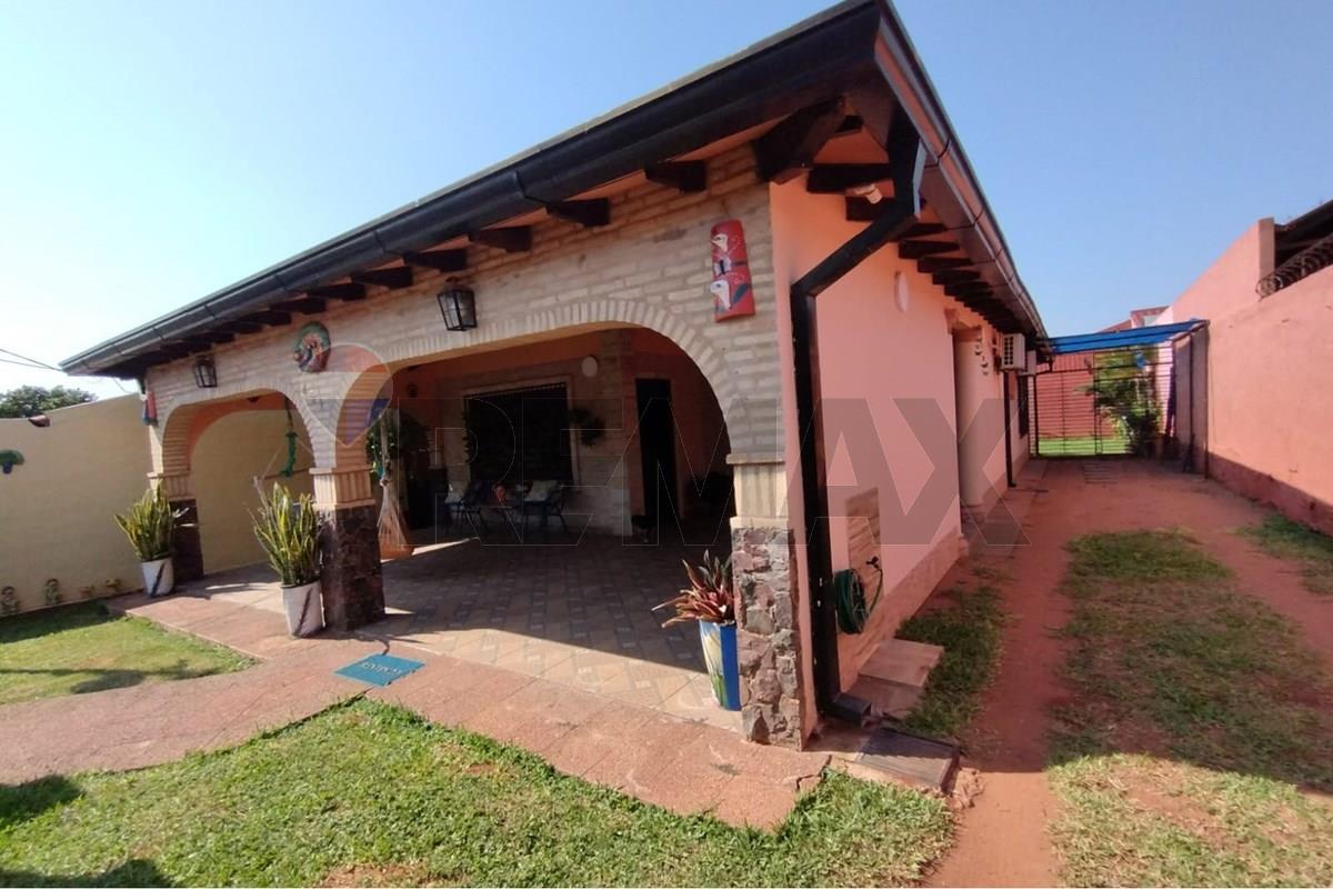 Casa — 2 dorm. — San Lorenzo — 4/5