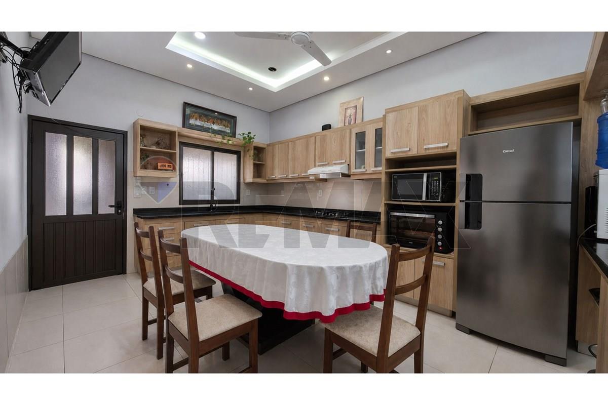 Casa — 4 dorm. — Lambaré — 5/5