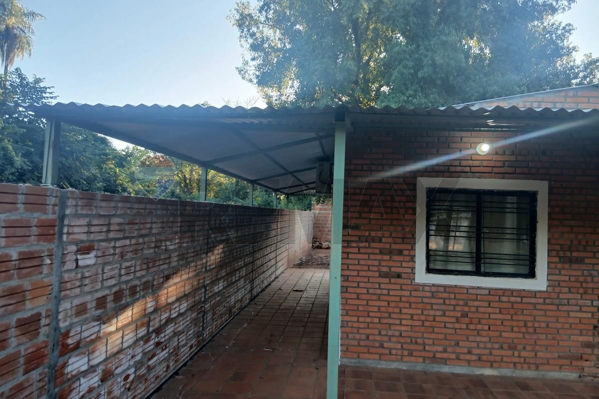Casa — 2 dorm. — Luque — 5/5