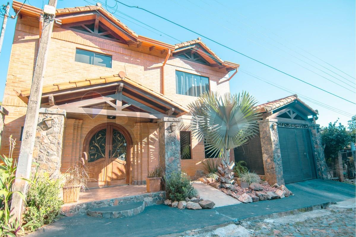 Casa — 3 dorm. — Vista Alegre — 1/5