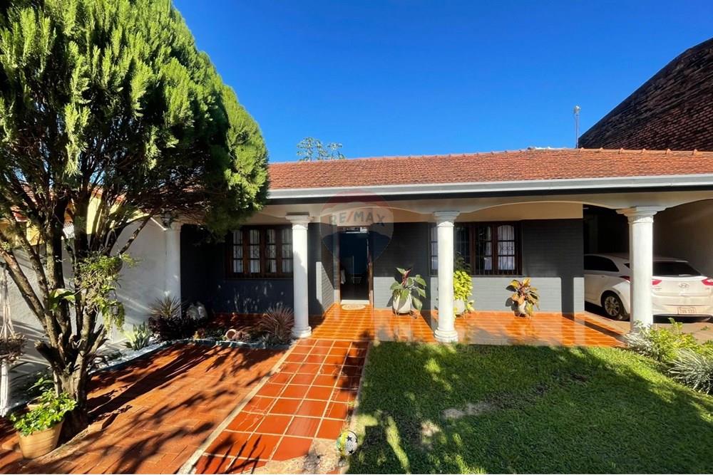 Casa — 2 dorm. — Encarnación — 1/5