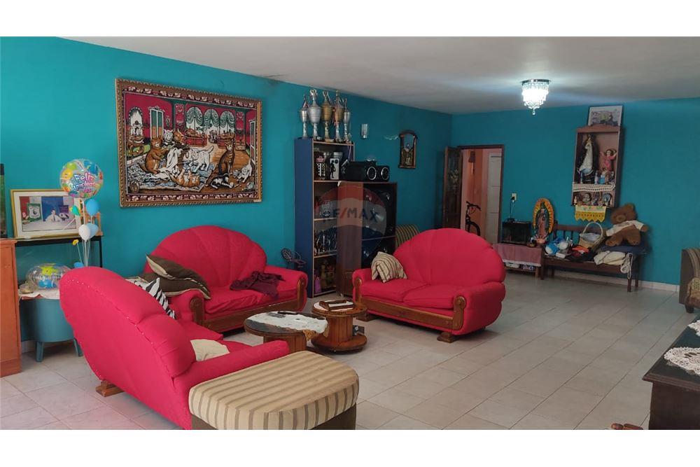 Casa — 3 dorm. — Capitán Miranda — 4/5