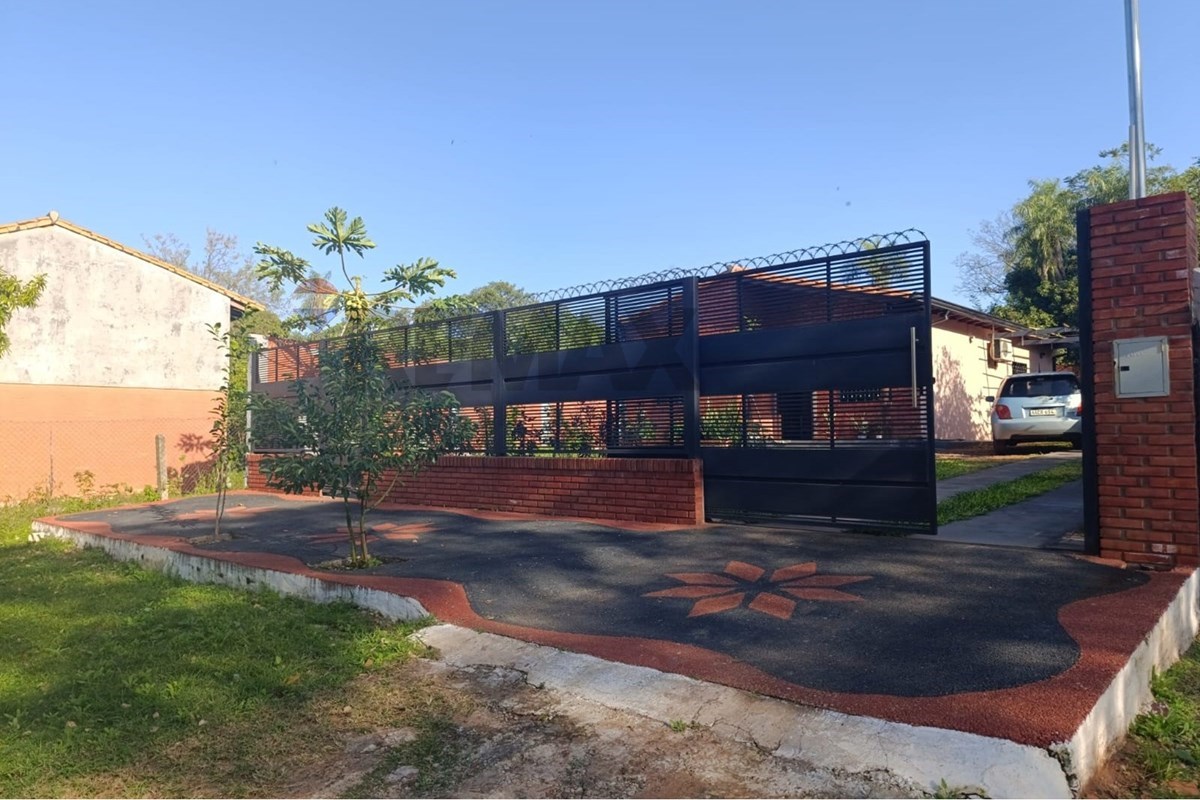 Casa — 2 dorm. — Caacupemí — 5/5