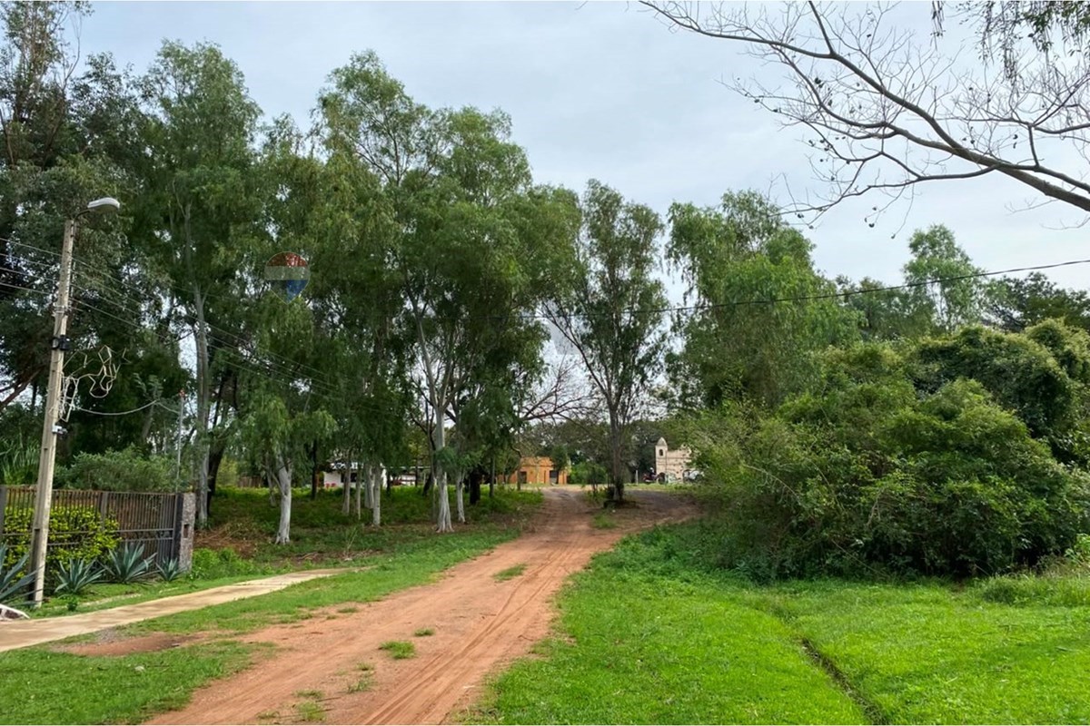 Terreno en esquina en Mbatoví, foto 4