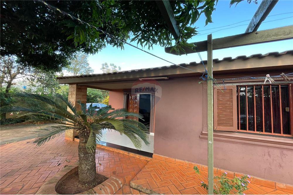 Casa — 4 dorm. — Caacupemi — 1/5
