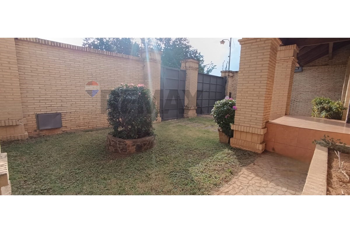 Casa — 3 dorm. — Primer Barrio — 3/5
