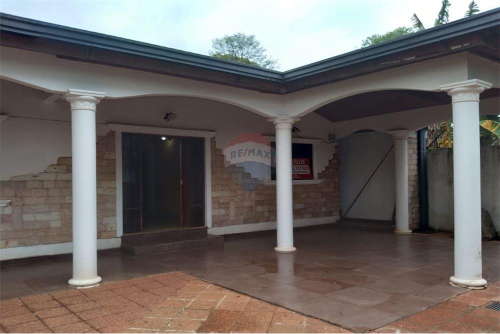 Casa — 4 dorm. — Encarnación — 1/5