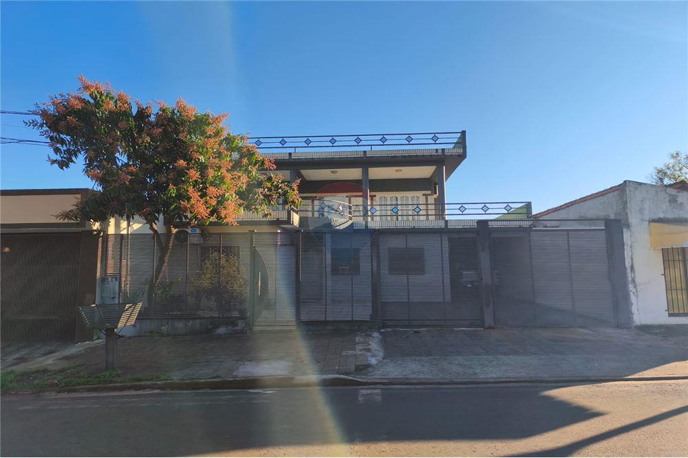 Casa — 4 dorm. — Encarnación — 2/5