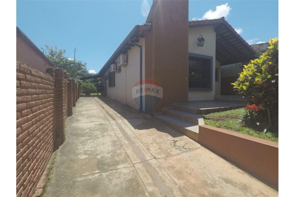 Casa — 4 dorm. — Encarnación — 3/5