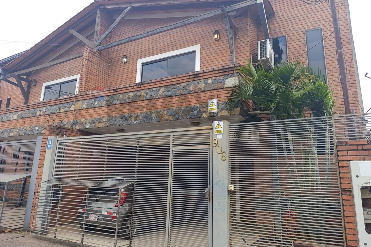 Duplex — 4 dorm. — Luque — 1/5