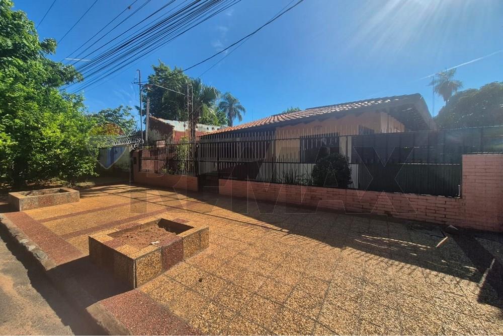 Casa — 4 dorm. — Itauguá — 1/3