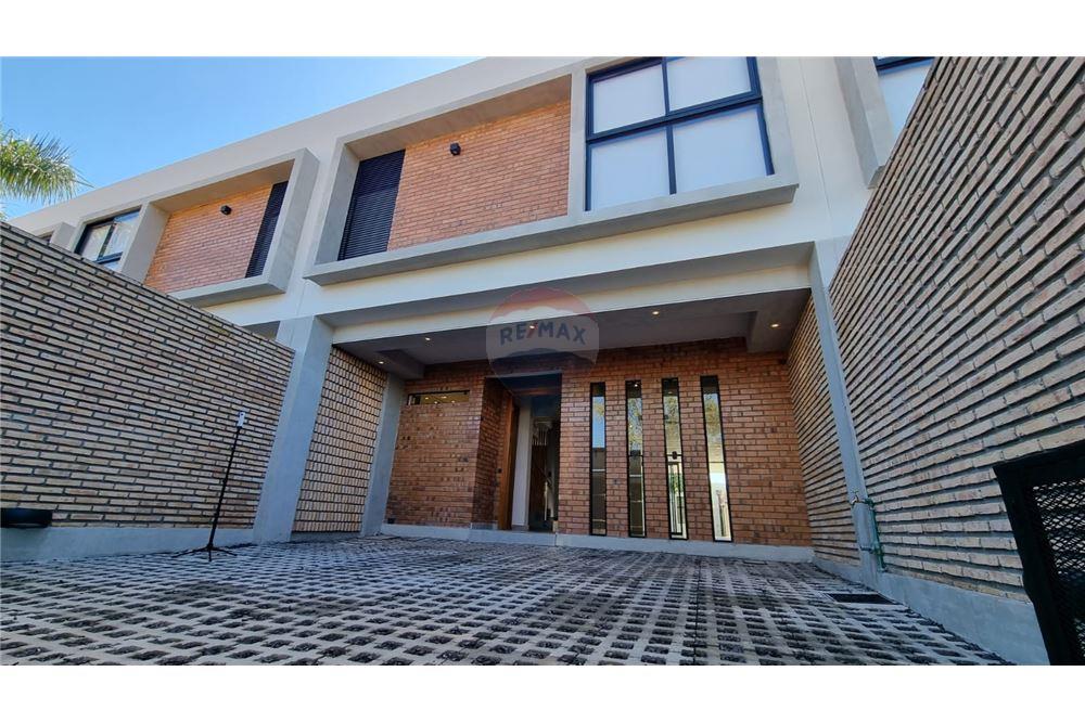 Duplex — 3 dorm. — Luque — 3/5