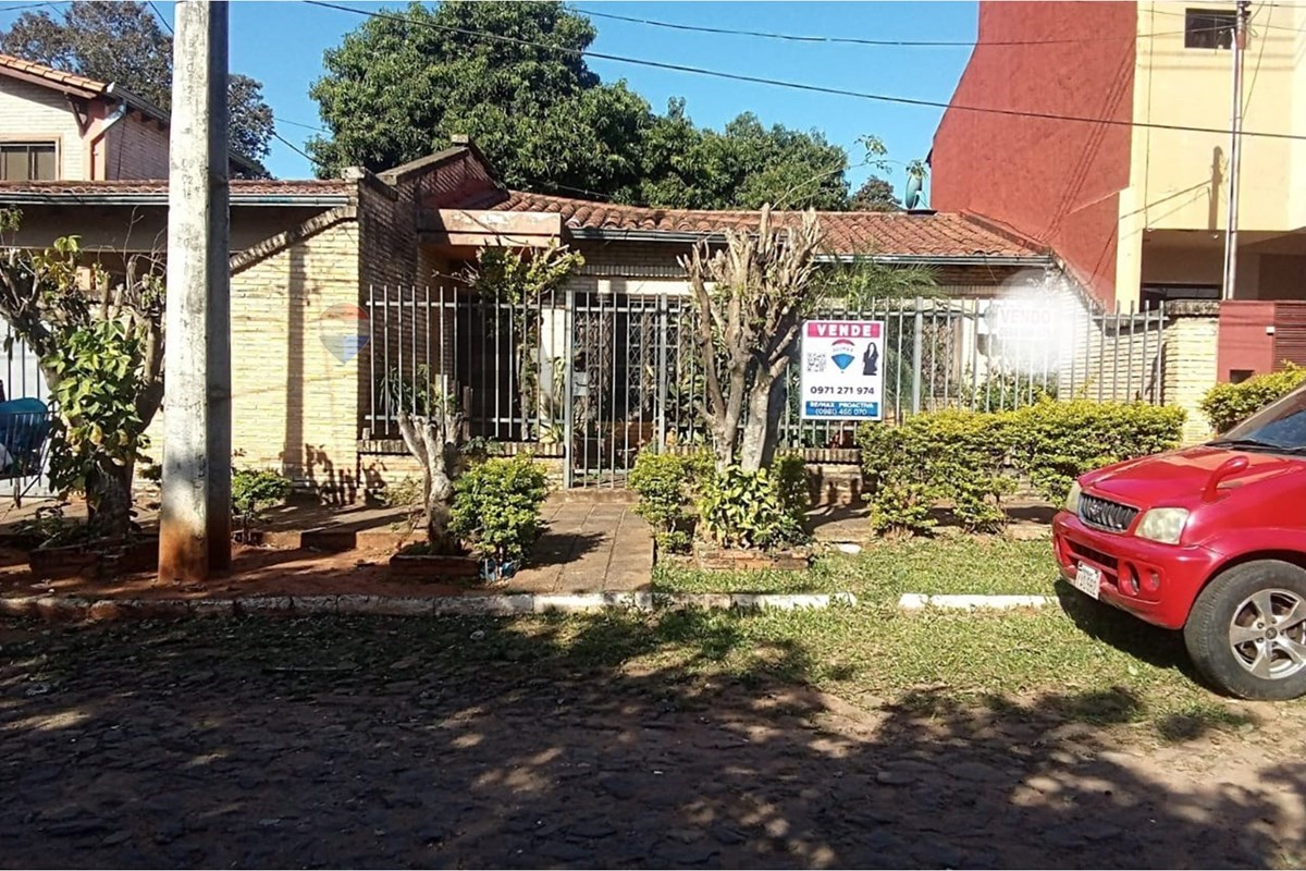 Casa — 3 dorm. — Fernando De La Mora — 1/5