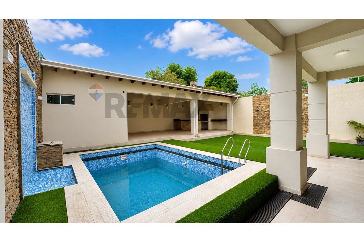 Casa — 4 dorm. — Miraflores — 2/5