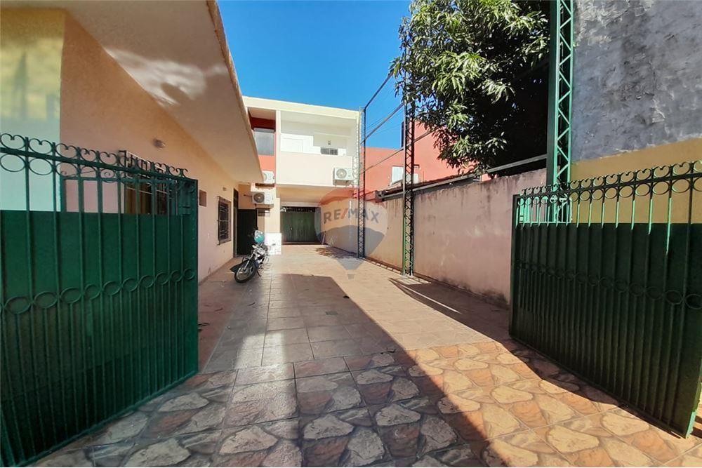 Casa — 2 dorm. — Luque — 1/5