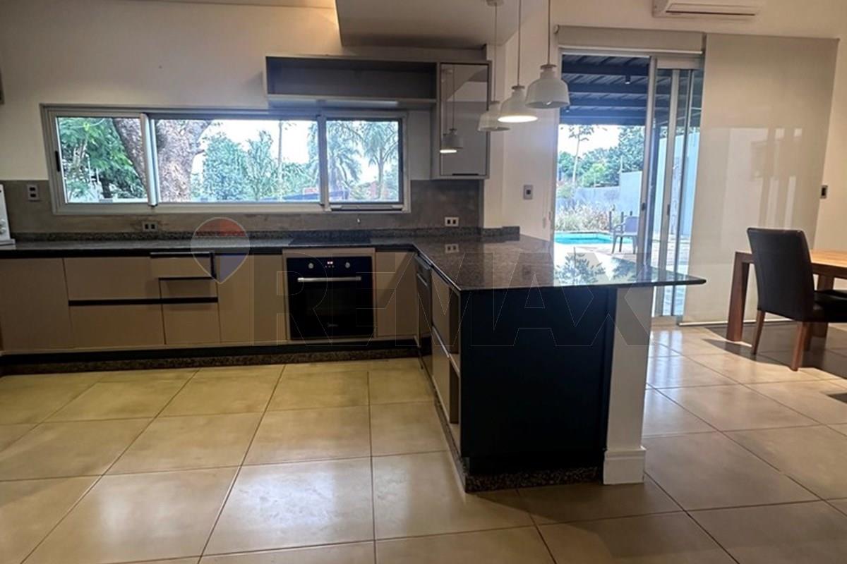 Casa — 3 dorm. — Mbói Ka'e — 1/5