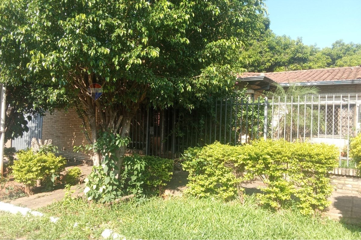 Casa — 3 dorm. — Fernando De La Mora — 2/5