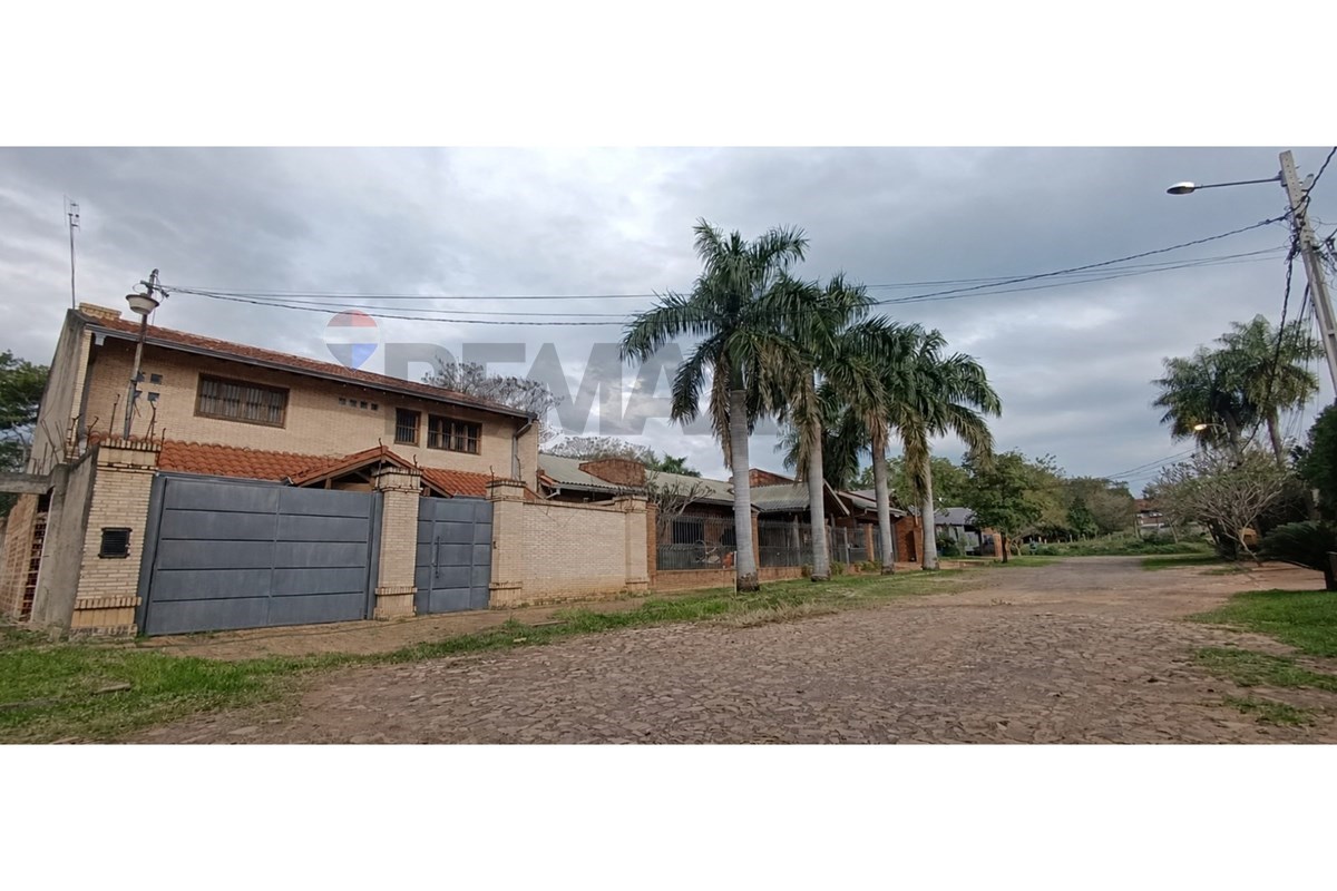 Casa — 3 dorm. — Primer Barrio — 1/5