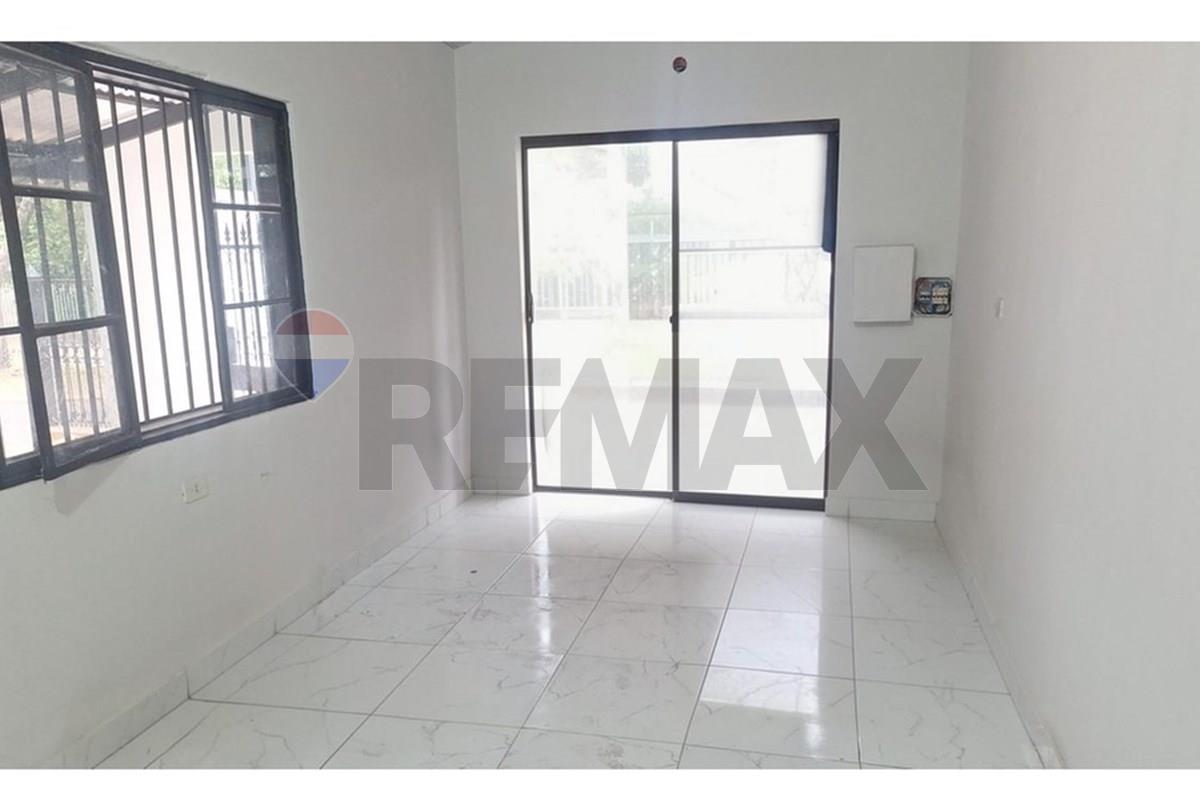 Casa — 4 dorm. — Fernando De La Mora — 2/5