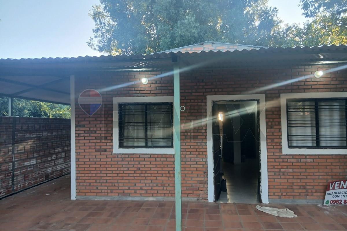Casa — 2 dorm. — Luque — 3/5