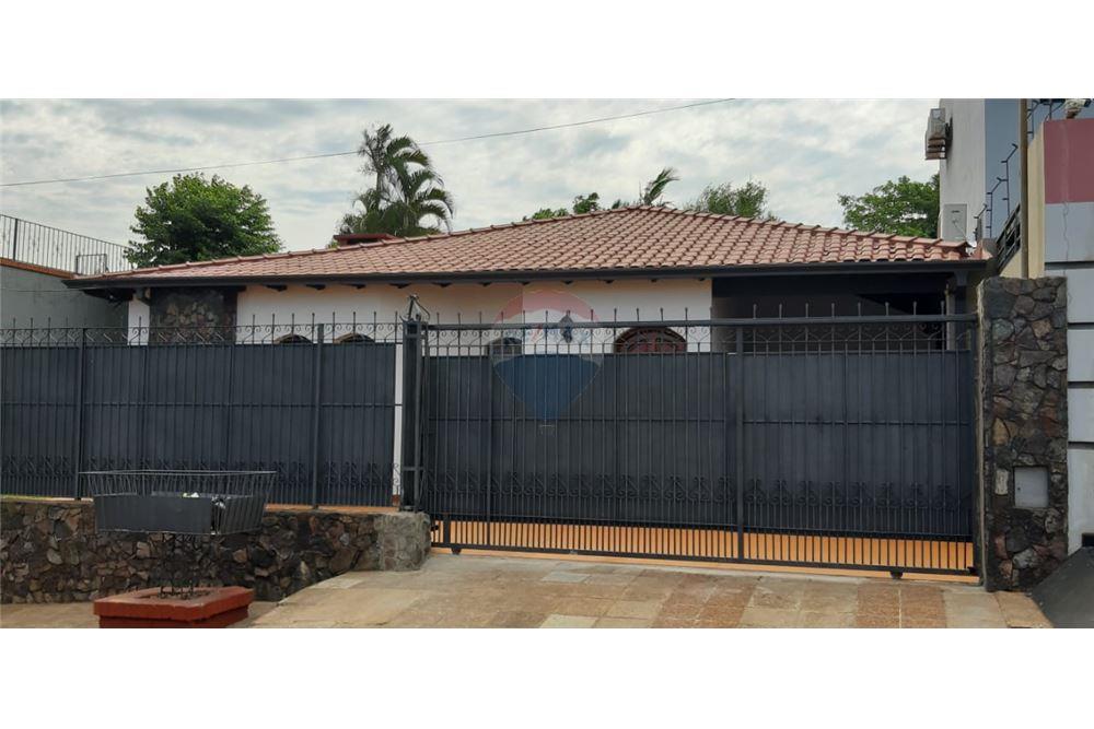 Casa — 3 dorm. — Encarnación — 2/5