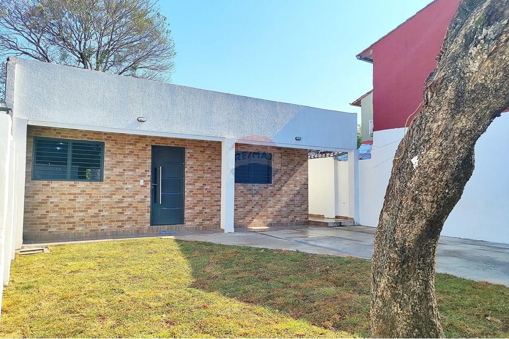 Casa — 2 dorm. — Luque — 2/5