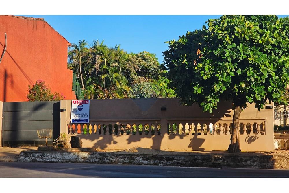 Casa — 1 dorm. — San Luis — 1/4