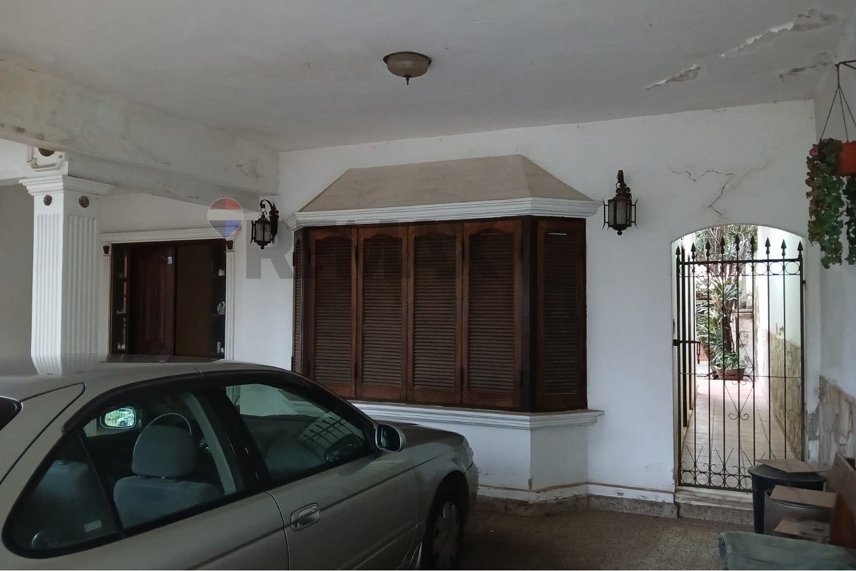 Casa — 8 dorm. — Felicidad — 3/5