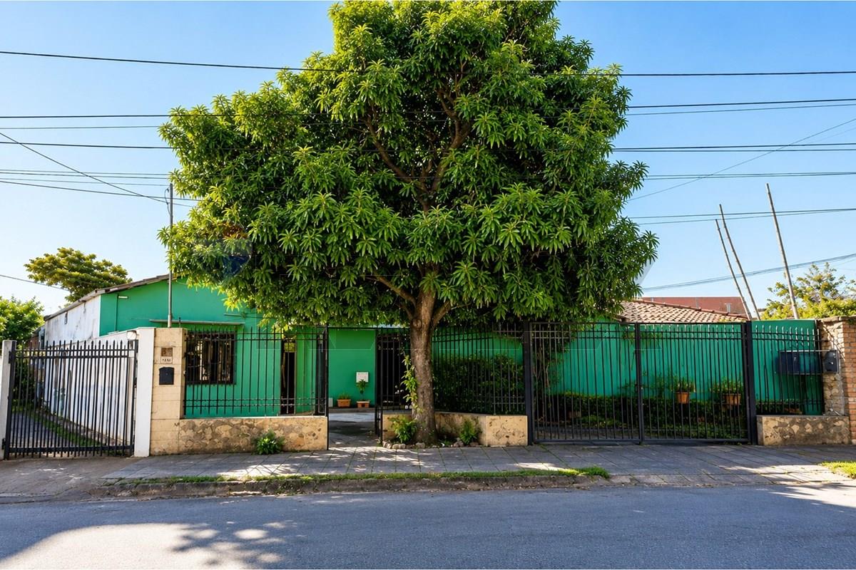 Casa — 3 dorm. — Domingo Savio — 1/5