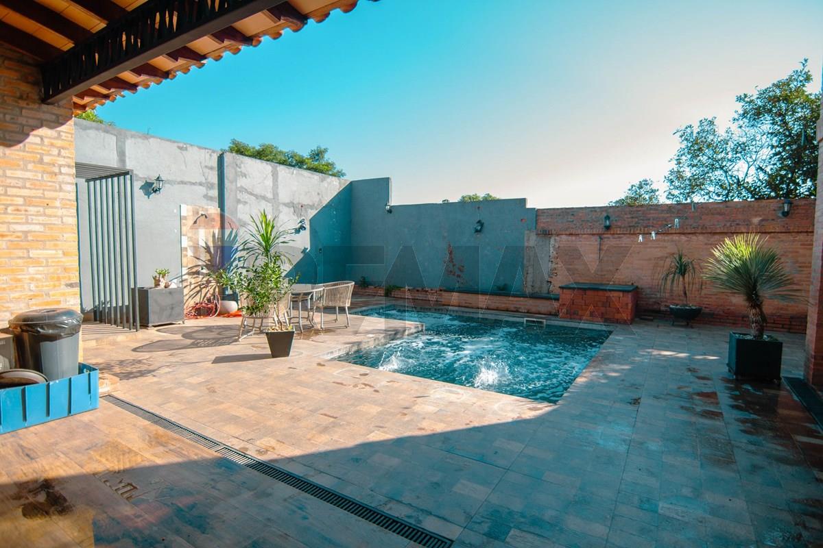 Casa — 3 dorm. — Vista Alegre — 4/5