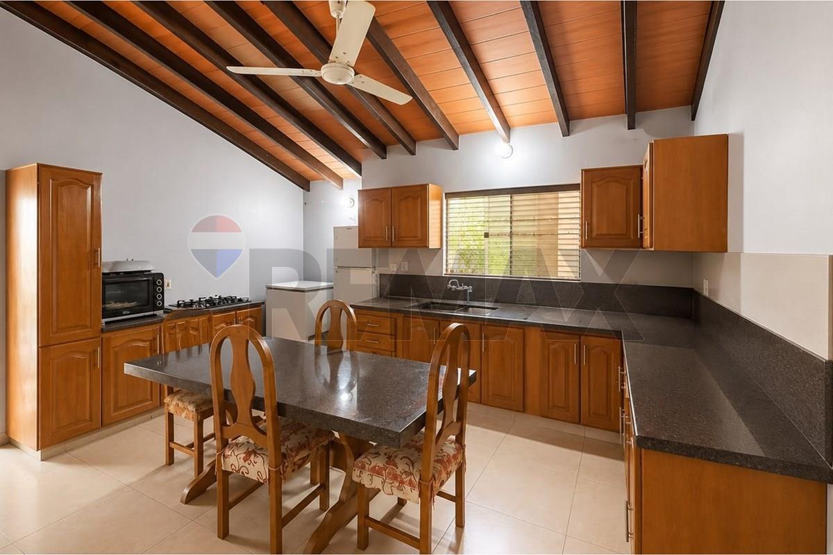 Casa — 3 dorm. — Laurelty — 4/5