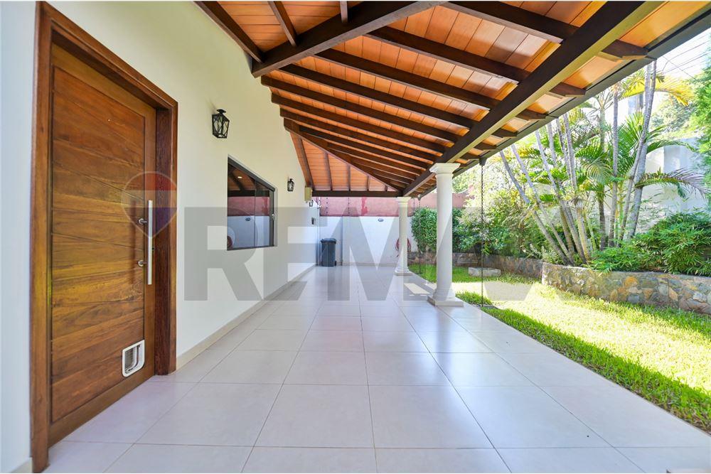 CASA DE 3 DORMITORIOS EN LAMBARÉ — foto 2