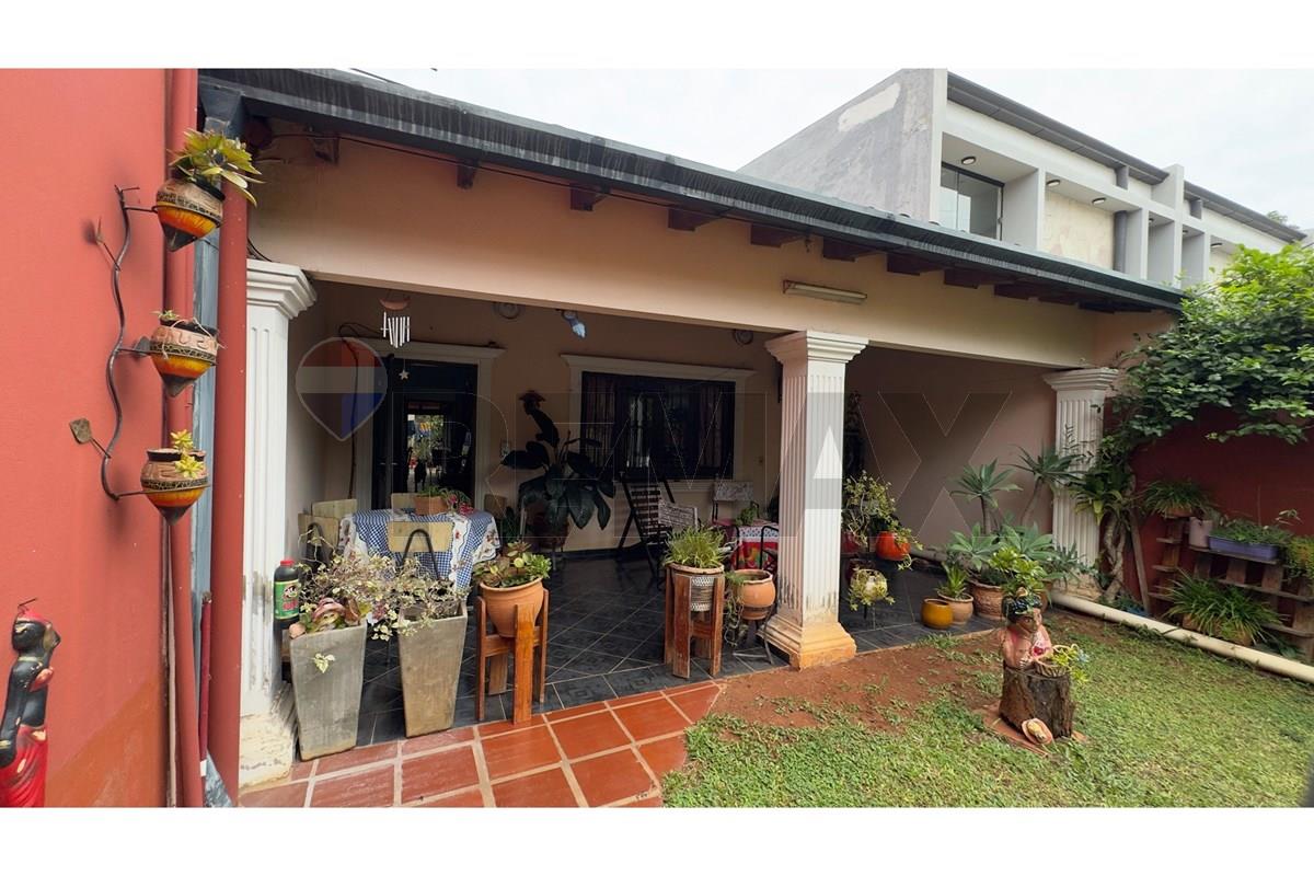 Casa — 3 dorm. — Primer Barrio — 1/5